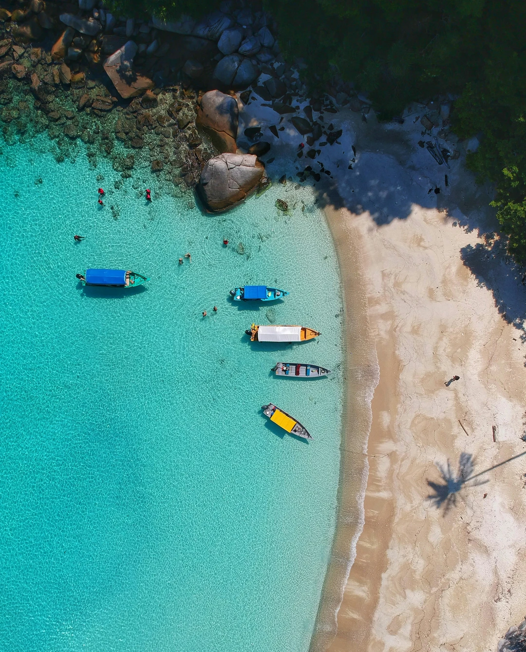 Beach ocean view with one boat