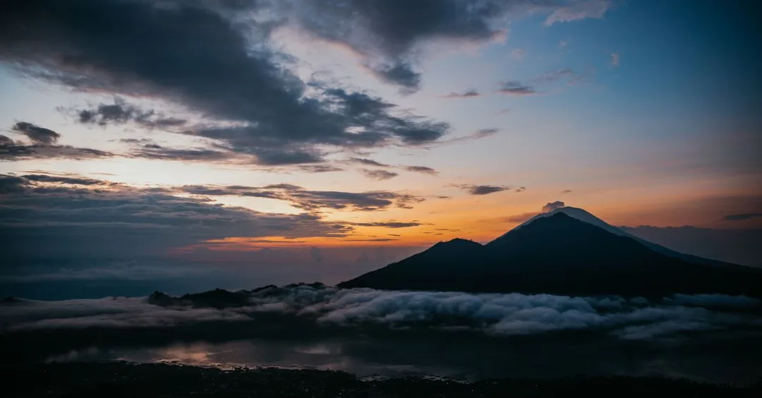 Flores Island Indonesia: Komodo Dragons, Pink Beach and Diving
