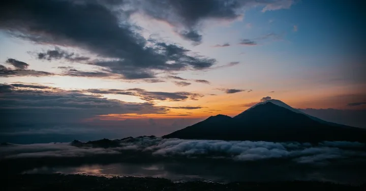 Flores Island Indonesia: Komodo Dragons, Pink Beach and Diving