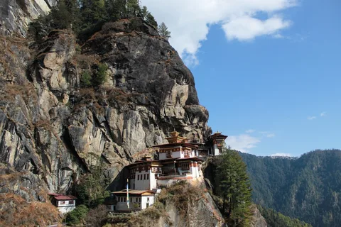 Tiger's Nest Trek Paro Bhutan | Safari Sutra Holidays Trekking to Tiger's Nest Monastery Paro Bhutan — Bhutan tour packages from India for Indian travellers