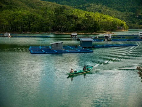 Kampong Ayer Water Village Brunei | Safari Sutra Holidays Kampong Ayer water village Brunei river life — cultural experience on Brunei travel packages