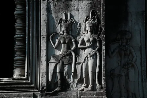 Apsara Dance Cultural Experience Cambodia | Safari Sutra Holidays Classical Apsara dance performance in Cambodia — cultural experience for Indian travellers | Safari Sutra