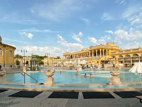 Széchenyi Thermal Baths Budapest | Safari Sutra Holidays Széchenyi thermal bath outdoor pool Budapest — Hungary thermal spa tour package for Indian travellers