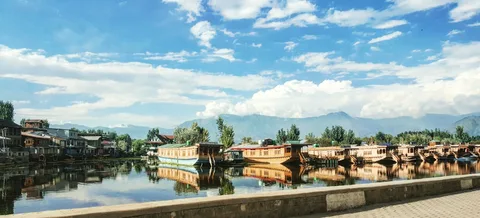 Old City Srinagar (Lal Chowk & Nowhatta) Old City Srinagar (Lal Chowk & Nowhatta)