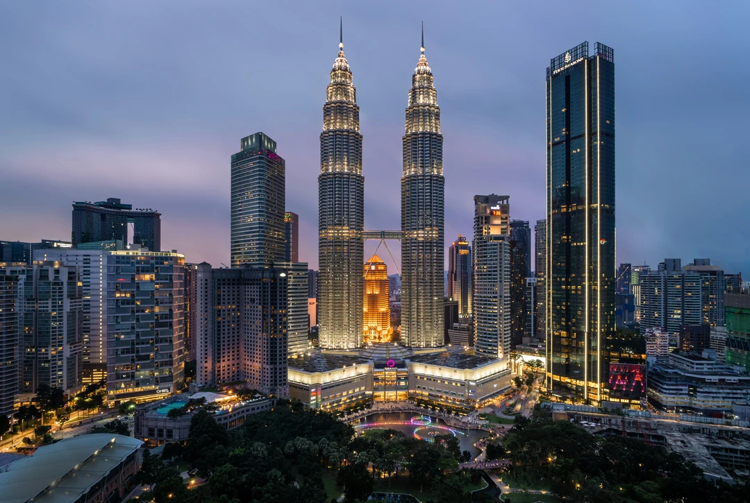 Kuala Lumpur: Towering Skylines & Flavors