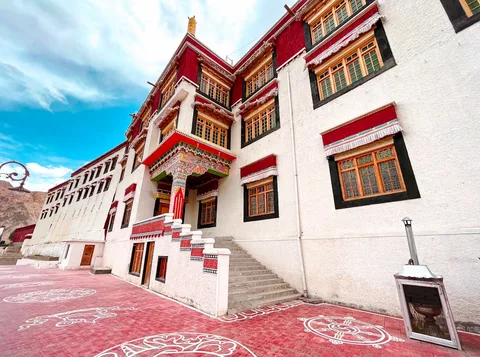 Ladakh Boutique Guesthouse | Safari Sutra Holidays Boutique guesthouse Leh Ladakh with Himalayan mountain views — Safari Sutra curated stays