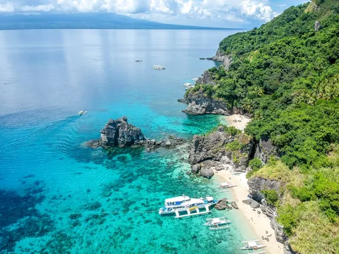 El Nido Island Hopping Philippines | Safari Sutra Holidays Traditional bangka boat island hopping in El Nido Palawan Philippines — Philippines tour packages from India