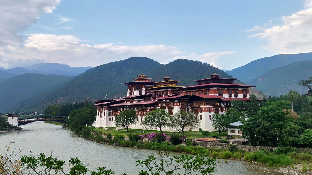 Punakha: Valley of Divine Dzongs Punakha: Valley of Divine Dzongs