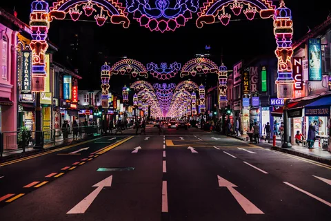 Little India Singapore Heritage Quarter | Safari Sutra Holidays Little India Singapore temple and street culture — heritage tour for Indian travellers | Safari Sutra