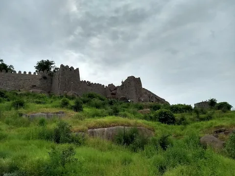 Golconda Fort Hyderabad Heritage Tour | Safari Sutra Holidays Golconda Fort Hyderabad — heritage tour Telangana packages from Mumbai and Pune by Safari Sutra Holidays