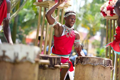 Batwa Cultural Experience in Uganda | Safari Sutra Holidays Batwa pygmy cultural experience near Bwindi Uganda — cultural safari tours from India | Safari Sutra