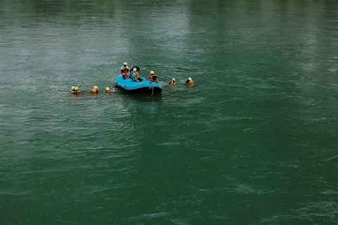 River Rafting Rishikesh Uttarakhand | Safari Sutra Holidays White water river rafting on the Ganges at Rishikesh — Uttarakhand adventure packages | Safari Sutra