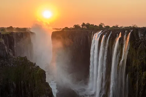 Victoria Falls (Mosi-oa-Tunya) Victoria Falls (Mosi-oa-Tunya)