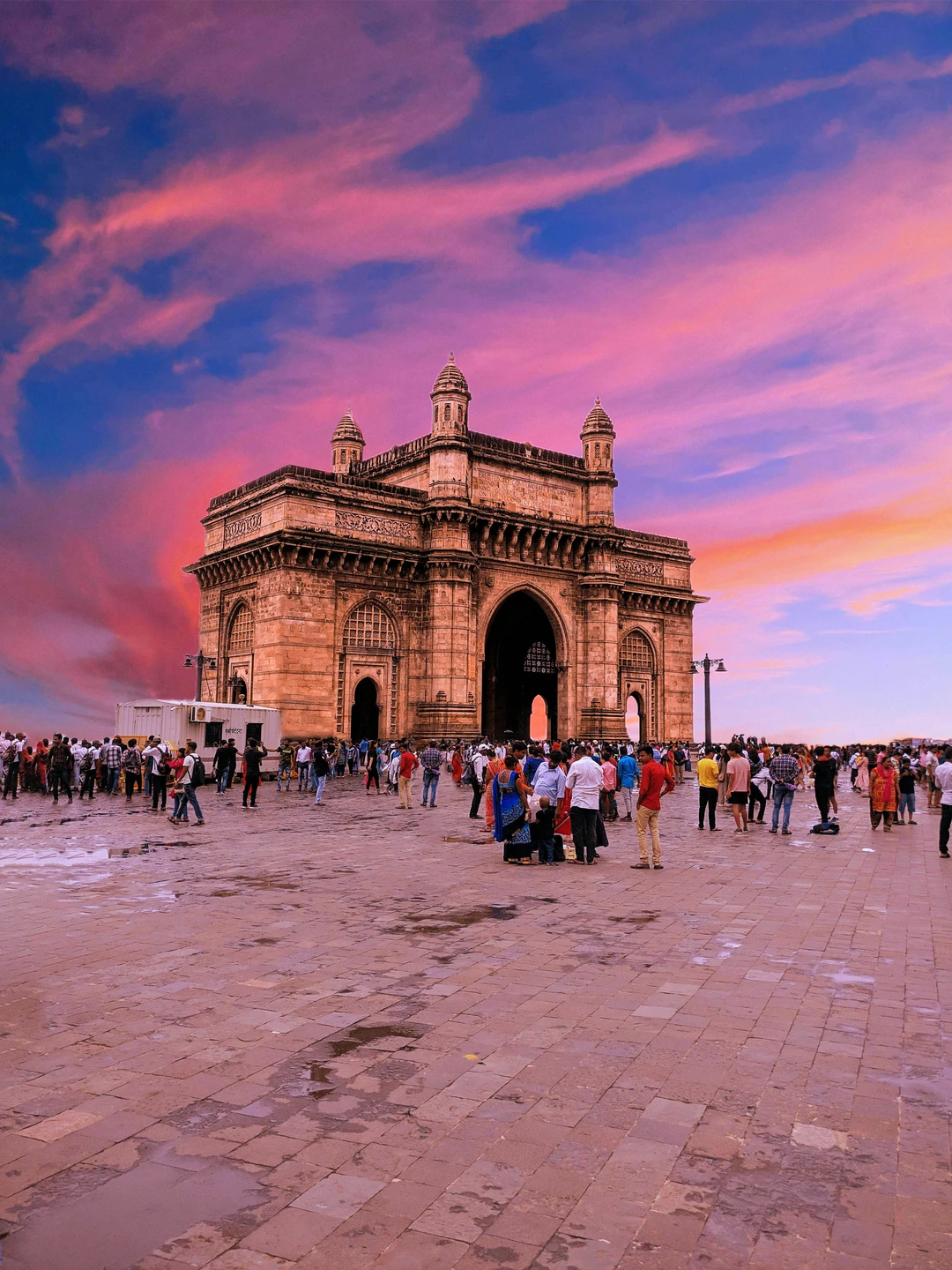 Travelers exploring Mumbai’s vibrant streets – Safari Sutra introduction