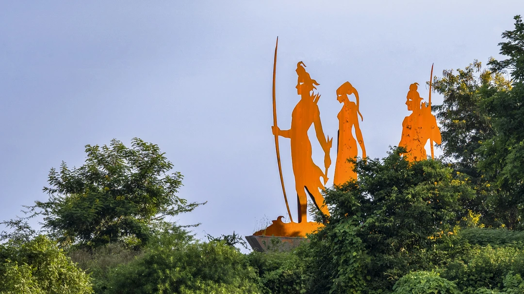 Travelers exploring Nashik’s sacred ghats – Safari Sutra introduction