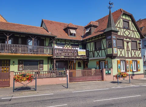 Frame by Frame France: Alsatian Villages, Medieval Ramparts & Dordogne Cliffs - Gallery Image 2 Frame by Frame France: Alsatian Villages, Medieval Ramparts & Dordogne Cliffs gallery 02