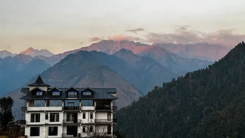 Himachal Photography Circuit — Bir Billing Skies, Prashar Lake & Naggar's Roerich Valley gallery 02