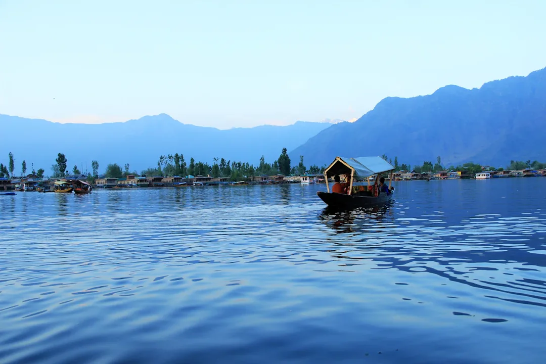 Kashmir Family Escape: Dal Lake Mornings, Gulmarg Meadows & Pahalgam Valleys gallery 01