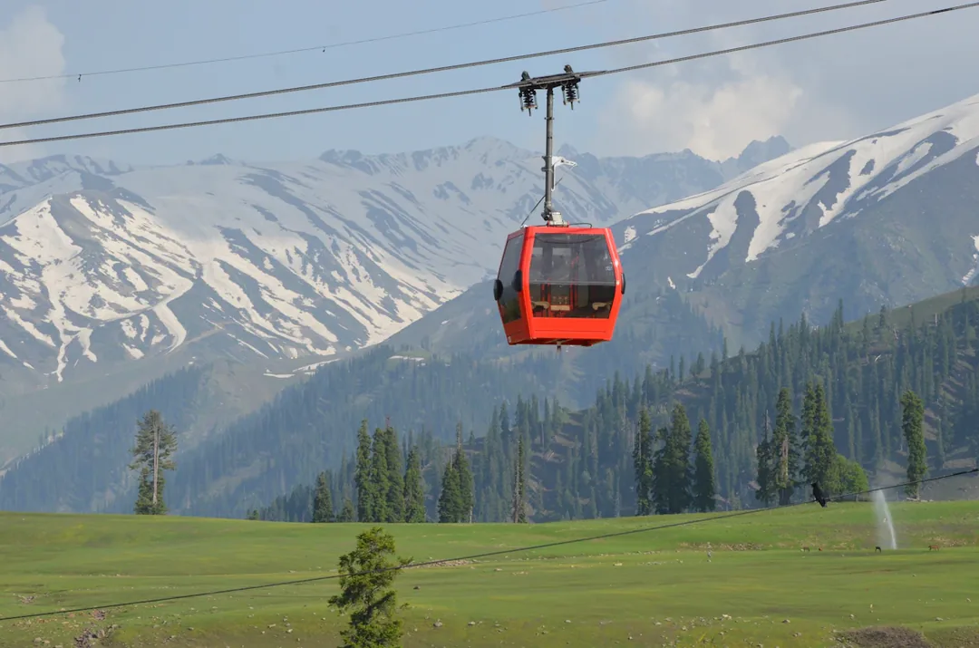 Kashmir Family Escape: Dal Lake Mornings, Gulmarg Meadows & Pahalgam Valleys gallery 05