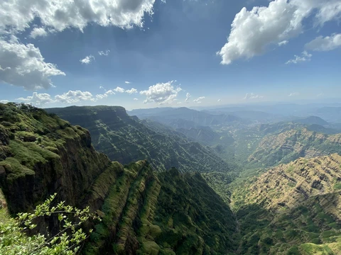Panoramic Valley View from Mahabaleshwar, Maharashtra A breathtaking view from a clifftop in Mahabaleshwar, looking out over the deep, lush green valleys of the Sahyadri mountains
