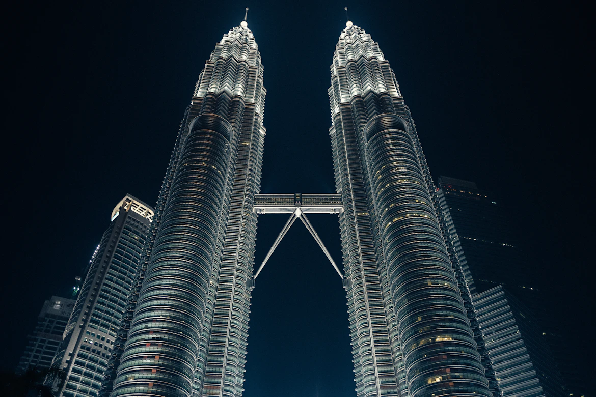 Petronas Twin Towers against blue sky Kuala Lumpur — Malaysia budget tour package from India