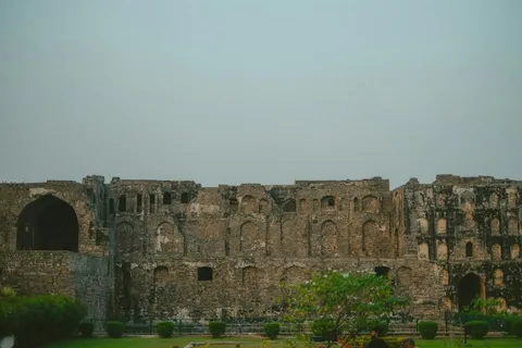 Telangana Family Trail: Nizami Forts, Film City & Warangal Wonders | Safari Sutra Holidays Golconda Fort ramparts at sunset on a Telangana family tour package