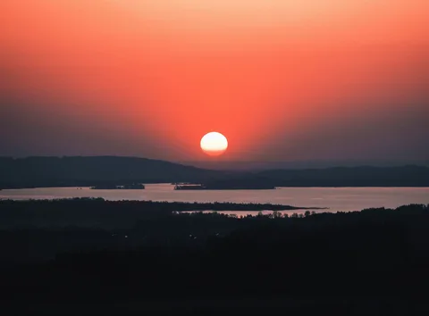 Telangana for Two: Nizami Nights & Nagarjuna Sagar Waters | Safari Sutra Holidays Nagarjuna Sagar dam reservoir at sunset on a Telangana honeymoon package