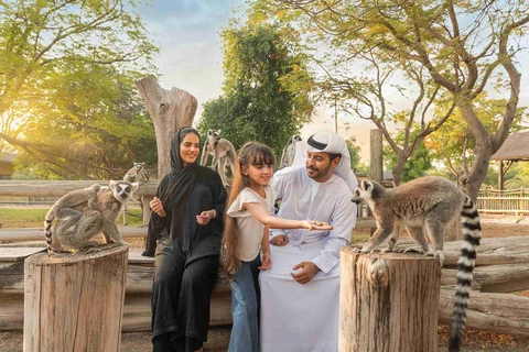 Children happy with a giraffe at Dubai Safari Park